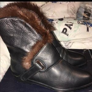 Vibram ladies mink lined leather booties 36.5